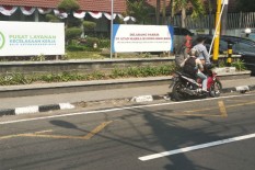 Parkir di Atas Marka Berbiku, Kendaraan Digembok Petugas