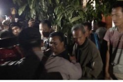 Istana Kerajaan Ubur-Ubur Dikepung Massa, Bagaimana Nasib 11 Pengikutnya?