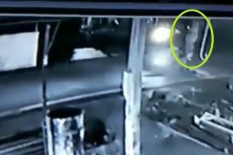 Hiii... Pocong Menumpang Sepeda Motor Terekam CCTV
