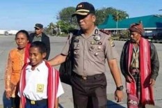 Bocah Pemanjat Tiang Bendera Diangkat Jadi Putra PLN, Diberi Beasiswa Sampai S1
