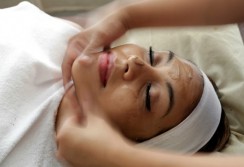 Ladies, Wajahmu Juga Harus Dijaga dari Debu Lho