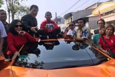 Joni si Pemanjat Tiang Bendera Dapat Rp50 Juta, Mau Diapakan?