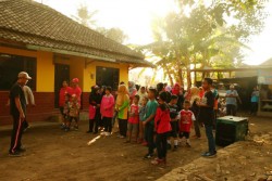Jalan Sehat di Bogoran Diikuti Anak-Anak hingga Lansia