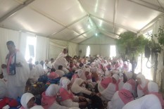 Arafah Dilanda Hujan dan Badai Pasir, Listrik Padam, Jemaah Haji Panik