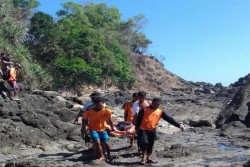 Wisatawan di Gunungkidul Nyaris Tenggelam Setelah Dihempas Ombak
