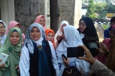 Hendak Deklarasikan 2019 Ganti Presiden, Warga Riau Adang Neno Warisman di Bandara