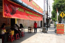 Sate Kambing Balai Kota Sajikan Hidangan Tanpa Prengus