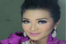 Lihat Jojo Lepas Baju, Pedangdut Fitri Carlina Salah Fokus
