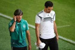 Tekanan untuk Joachim Low Belum Surut