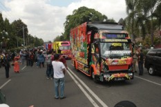 Menggemaskan...30 Truk Cantik Berkonvoi di Jogja
