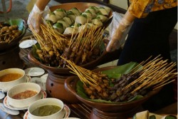 Angkringan MeGuo, Bersantap Sambil Pesta Kebun ala Sheraton Mustika