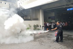 Serunya, Latihan Memadamkan Kebakaran di The Rich Jogja Hotel
