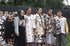Intip Rancangan Tities Saputra di Paris Fashion Show 