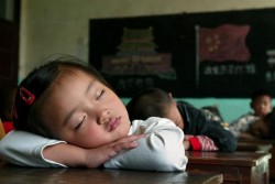 Jangan Ajak Anak Begadang, Mereka Harus Tidur Nyeyak di Malam Hari 