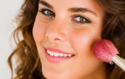 Pakai Blush On Agar Wajah Tampak Segar, Simak Kiatnya