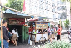 KULINER JOGJA: Sarapan Segar di Soto Ayam Kampung Pak Dalbe