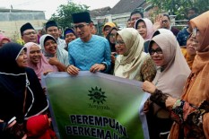 Sandiaga Uno Diperebutkan Emak-Emak saat Berkunjung ke Daerah Ini