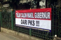 Anies Baswedan Tak Masalah Ada Spanduk Tolak Wagub dari PKS