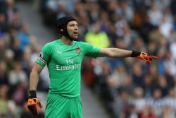 Unai Emery Anggap Cech Tak Layak Dikritik