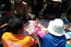 Pria Paruh Baya Tewas Jatuh dari Pohon Mahoni