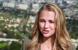 Ada Madison Iseman di Sekuel Ketiga Annabelle