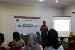 Fanatisme Agama dan Politik Memudahkan Masyarakat Terjerumus ke Dalam Hoaks