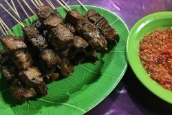 Di Gorontalo, Anda Bisa Menikmati Sate Tuna Seraya Mendengar Suara Ombak