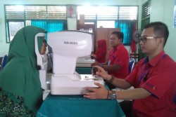  Optik General Periksa Mata dan Bagikan Kacamata Gratis pada Siswa MTs N 3 Sleman