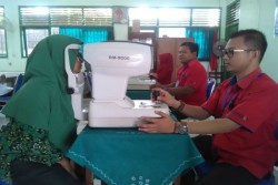 Optik General Gratiskan Pemeriksaan Mata 503 Siswa di Sleman