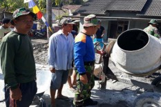 Pra TMMD, TNI dan Warga di Balecatur Siapkan Peralatan Pendukung 