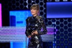 Taylor Swift Pecahkan Rekor Whitney Houston di AMAs