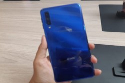 Samsung Luncurkan Ponsel Tiga Kamera bagi Generasi Instagram