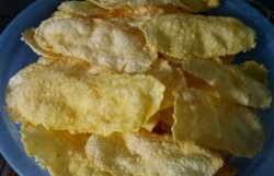 Keliling Nusantara Makan Aneka Kerupuk, Kriuk Berbeda dari Berbagai Daerah