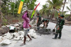 Anggota Satgas TMMD Semakin Hari Kian Bersemangat