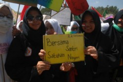 Hari Santri, Ratusan Warga di Temanggung Berbondong-Bondong Hapus Tato