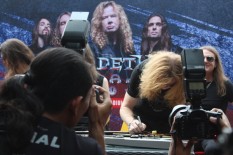 Jogjarockarta, Megadeth Lelang Dua Gitar Dave Mustaine