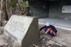 Anggota TNI Satgas TMMD Mahir Ilmu Pertukangan 