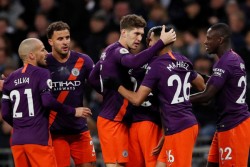 Dalam Keadaan Berduka, Mahrez Bawa City Kembali ke Puncak Klasemen