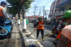 Duh...Kotoran Ribuan Burung Bertebaran di Dekat Malioboro