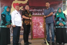 Galang Dana, Kejari Bantul Lelang Lukisan Batik Karya Mary Jane