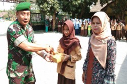 Satgas TMMD Sleman Beri Kacamata Gratis untuk Siswa Kurang Mampu