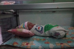 Bayi Sedang Tidur Ditemukan di Dalam Kardus di Depan Panti di Sleman