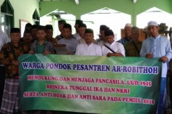 Santri Pondok Pesantren Ar-Robithoh Ngemplak Deklarasikan Pemilu Damai