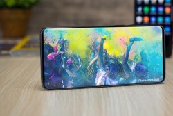 Rumor Samsung, Ada Kamera dalam Layar di Galaxy S10
