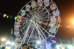 PASAR MALAM SEKATEN: Gerbong Bianglala Terbalik, Penumpang Nyaris Berjatuhan