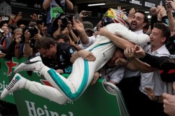 Mercedes Juara Kategori Konstruktor