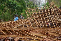 Dahsyatnya Angin Kencang,Rumah Limasan di Gunungkidul Rata Tanah