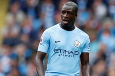 Operasi Bek Manchester City Berlangsung Lancar