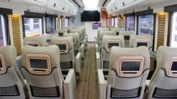 Liburan Naik Kereta Api Lebih Seru Lho, Ini Alasannya