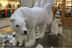 Duh, Patung Natal Ini Berpose Doggy Style, Sengaja atau Tidak?